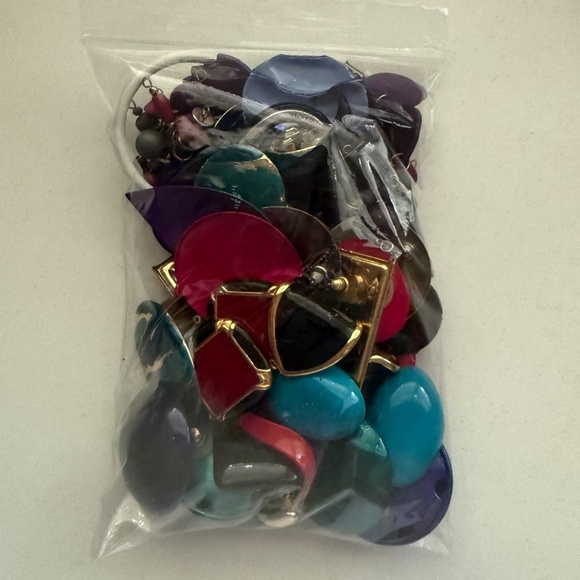 Lot of Jewelry, Vintage Earrings and Necklaces - Picture 2 of 6